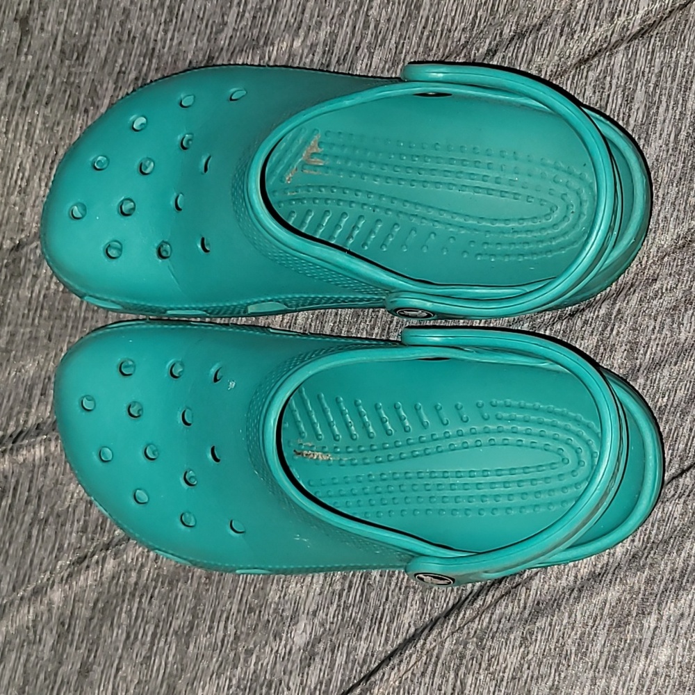 Crocs turquoise clogs 6/8